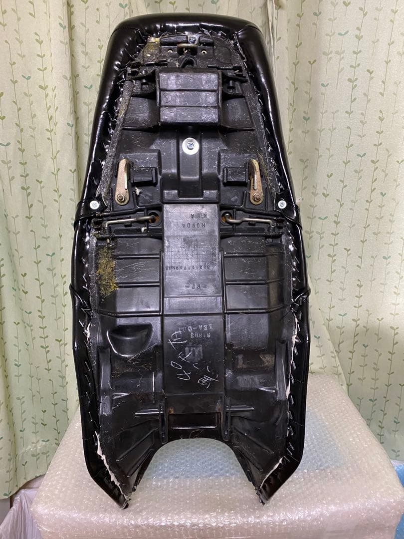 猫*様 特注 激レア 新品 ホーネット250 三段シート 艶あり黒 40cm M