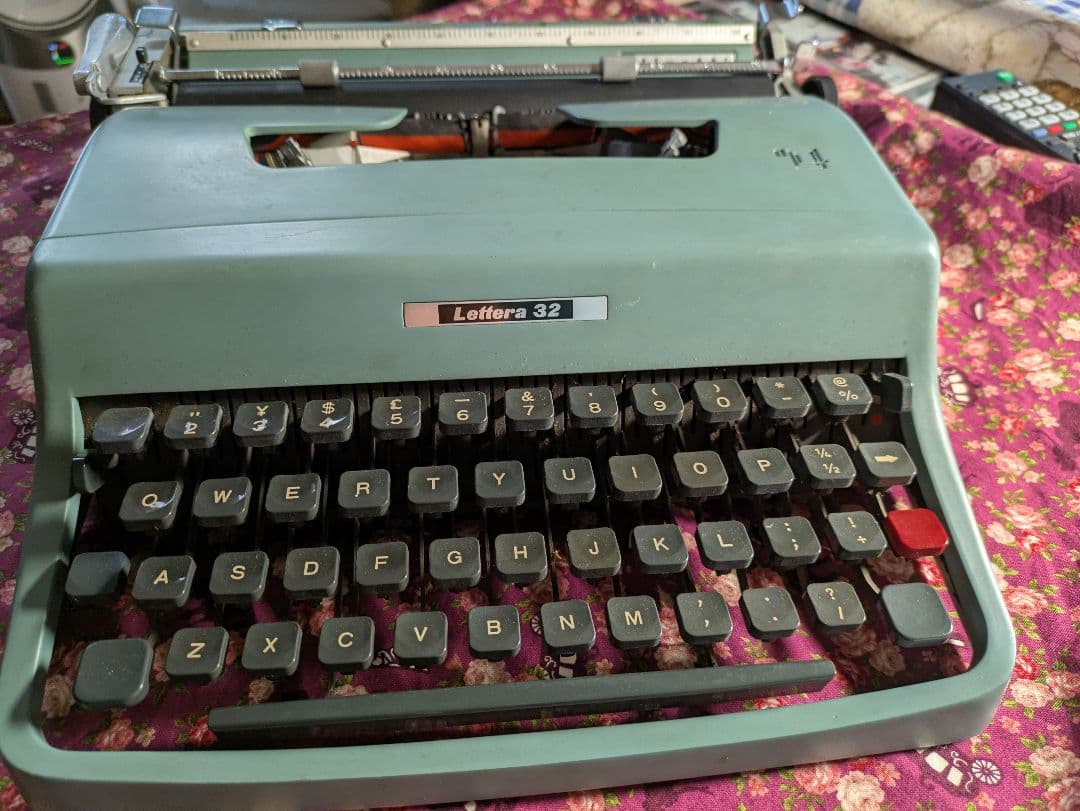 Olivetti Lettera 32 タイプライター