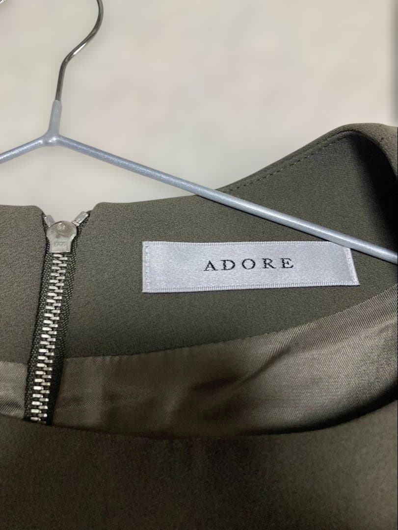 アドーアADORE カーキ　ワンピース 36 ボタン袖