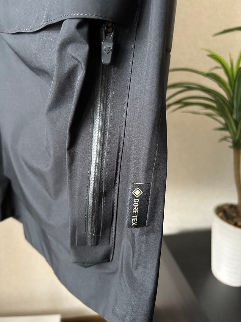 【美品•別注】DESCENTE×TOMORROWLAND ゴアテックスブルゾン