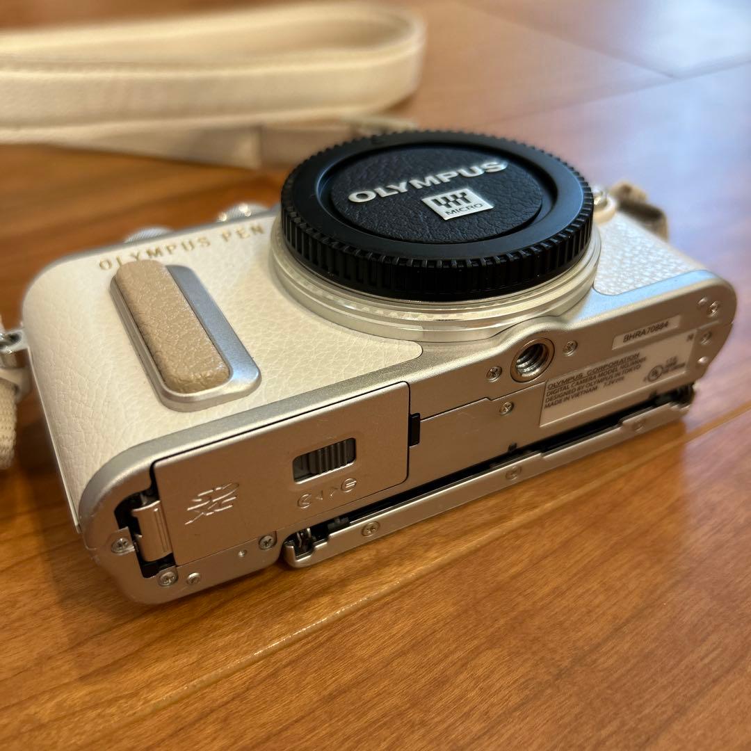 OLYMPUS PEN E-PL8 ホワイト レンズ2本付き