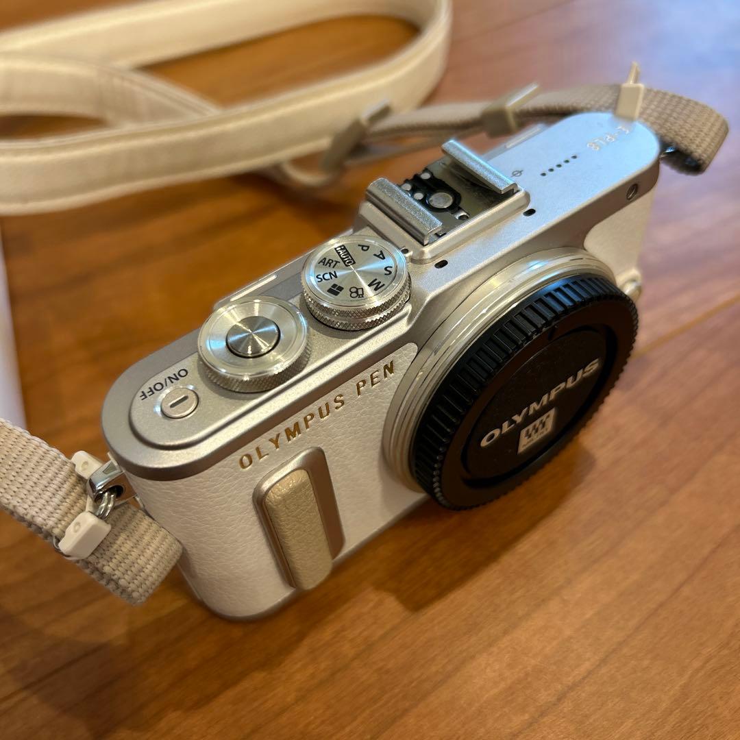 OLYMPUS PEN E-PL8 ホワイト レンズ2本付き