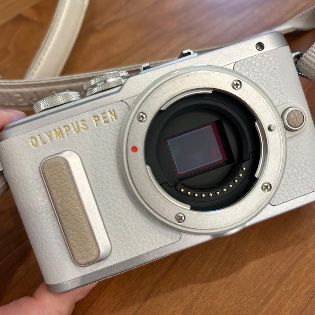 OLYMPUS PEN E-PL8 ホワイト レンズ2本付き