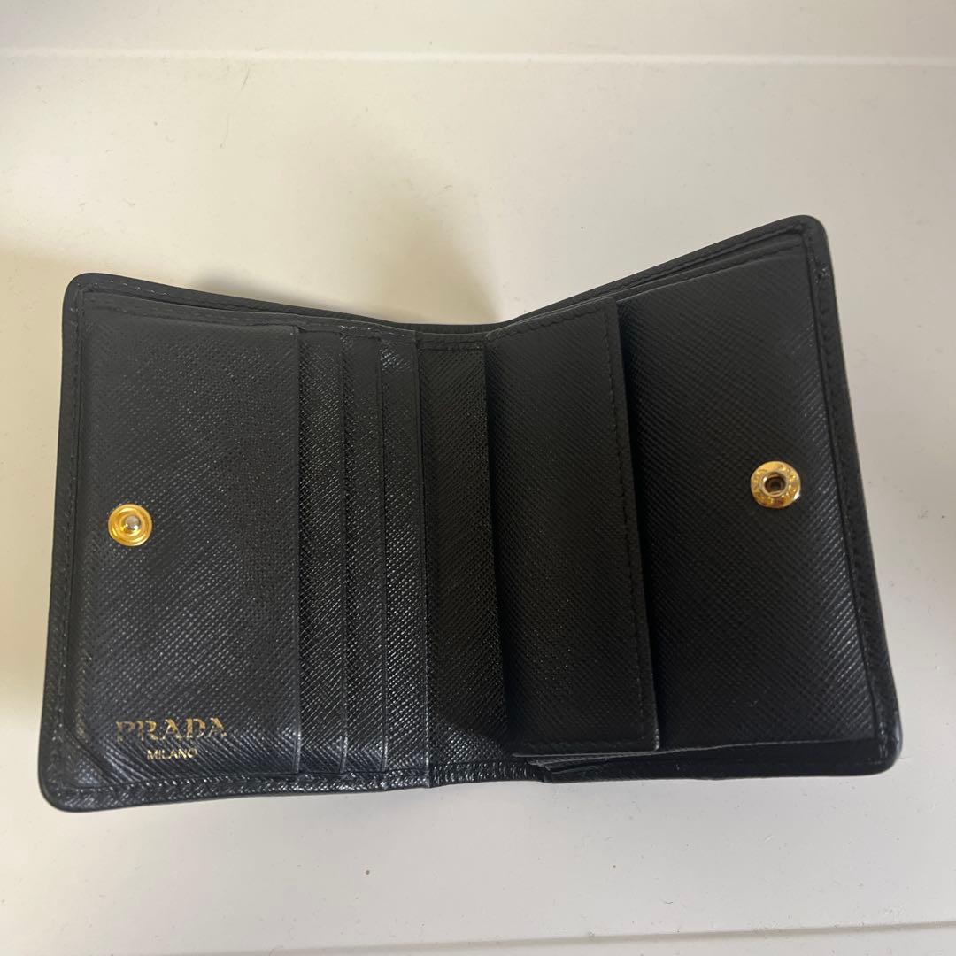 PRADA ブラック 二つ折り財布　値下げ交渉あり