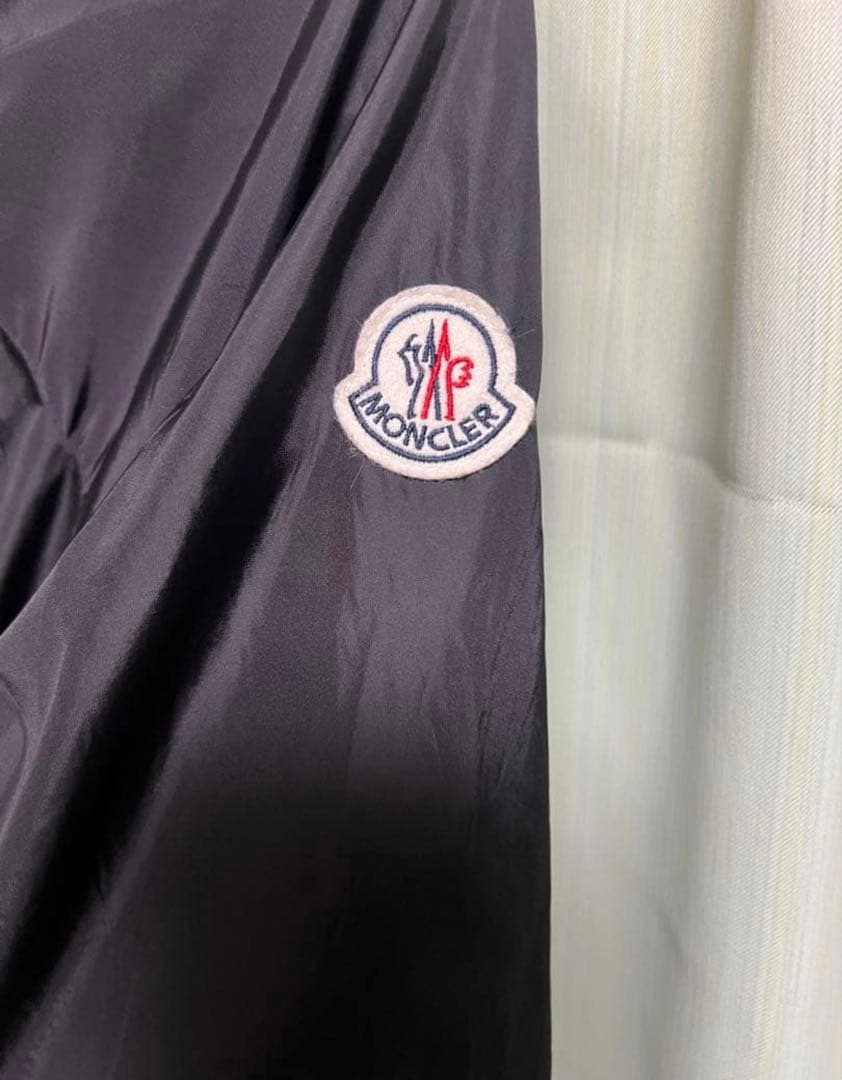 MONCLER ブラックフード付きロングコート