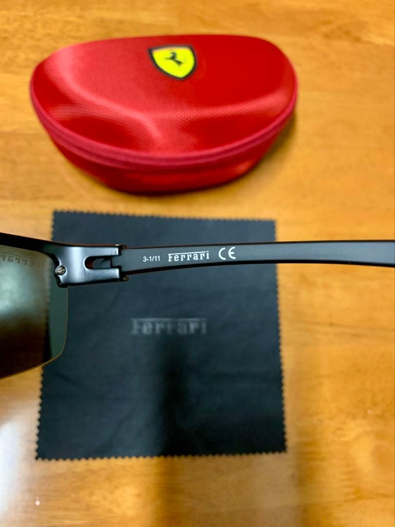 【試着のみ・ほぼ新品】Ferrari サングラス フェラーリ