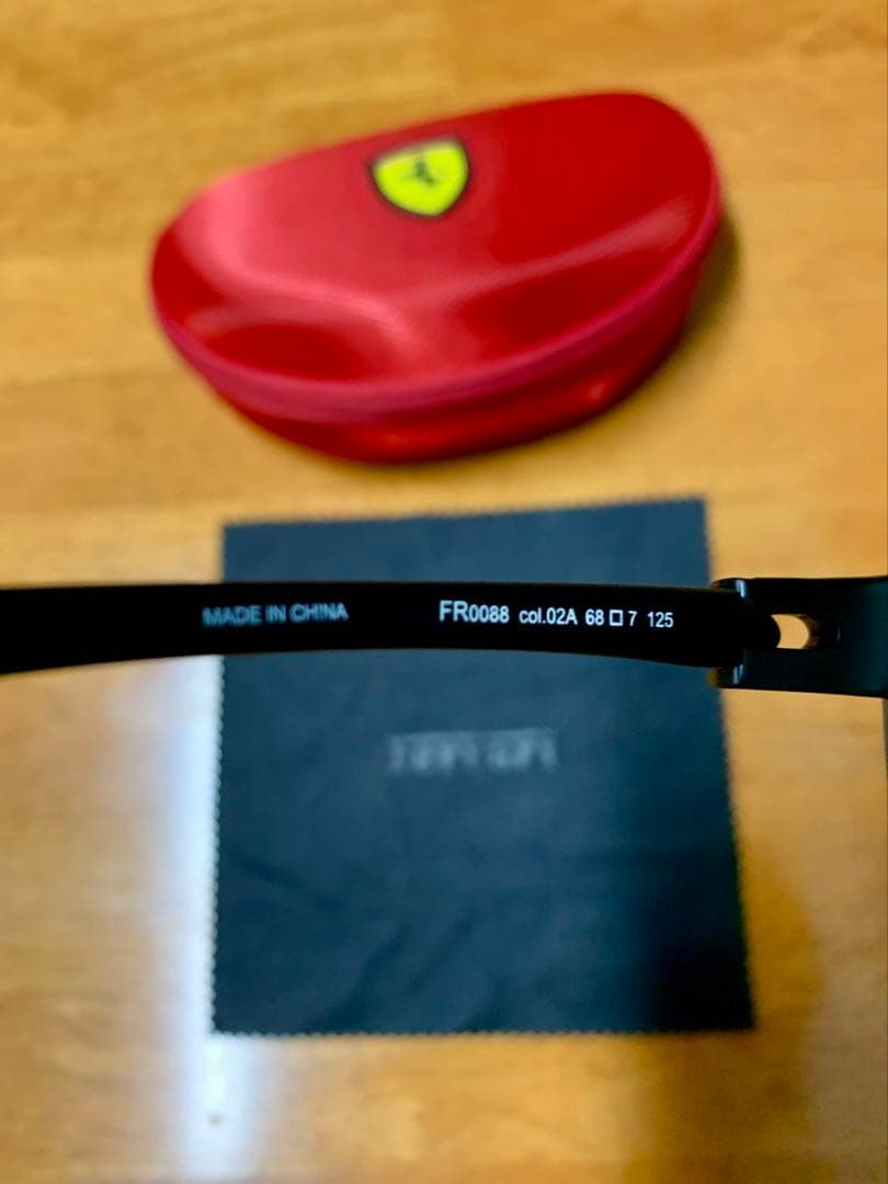 【試着のみ・ほぼ新品】Ferrari サングラス フェラーリ