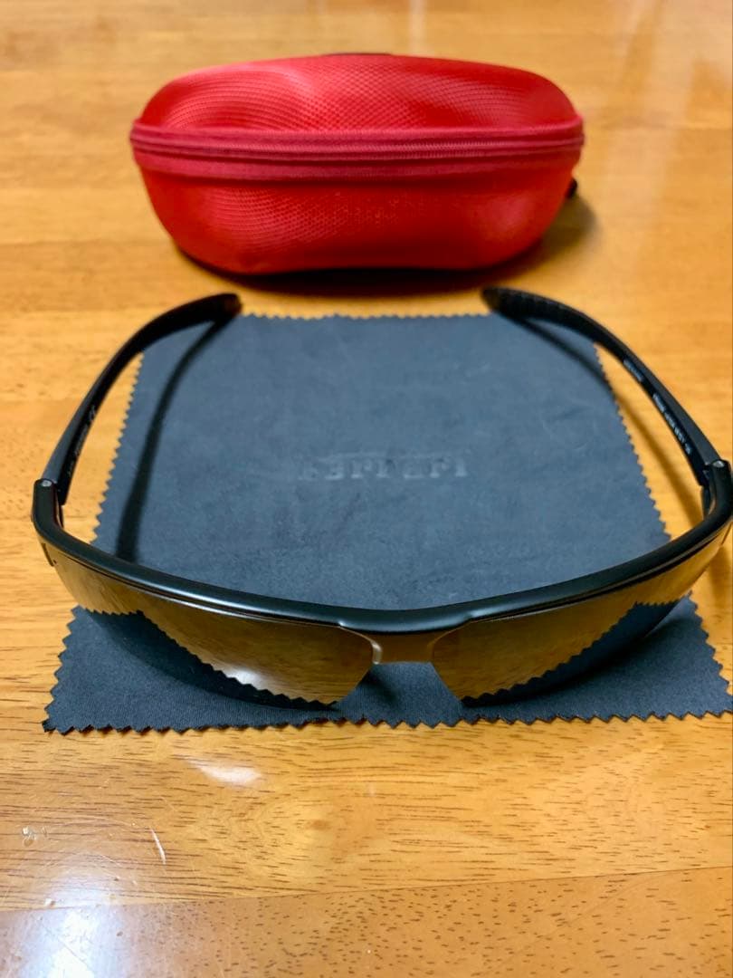 【試着のみ・ほぼ新品】Ferrari サングラス フェラーリ