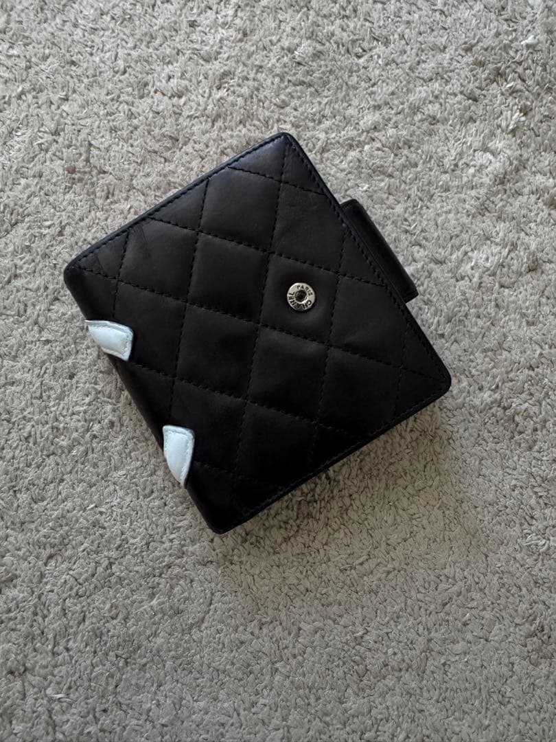 CHANEL 二つ折り財布 ブラック/ホワイト