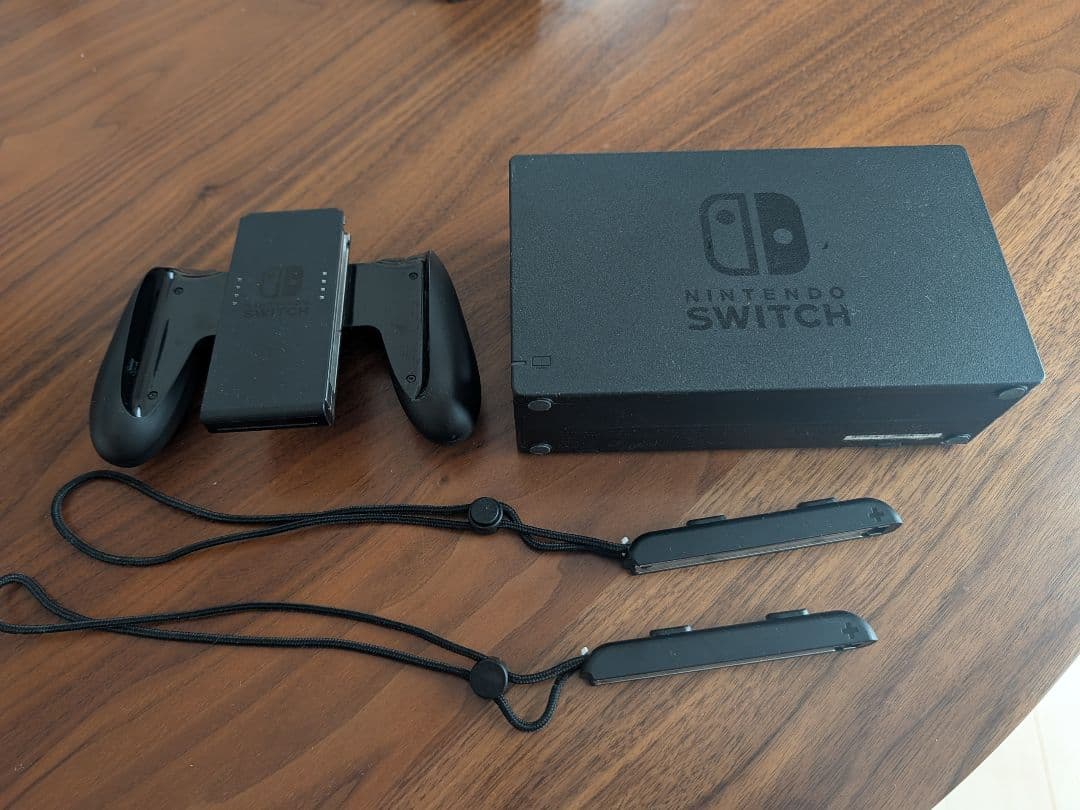 中古Nintendo Switch 本体＋付属品＋ケース
