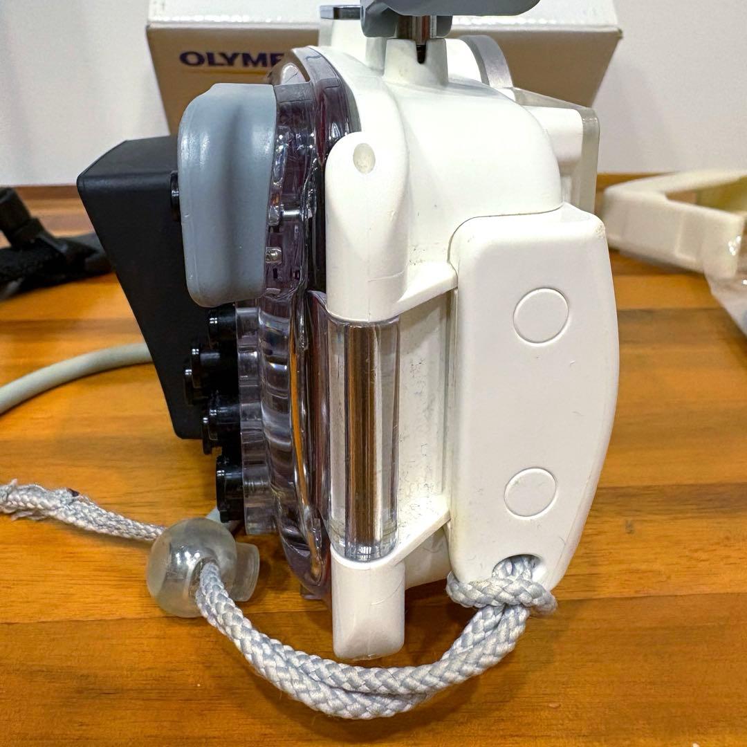 OLYMPUS Tough PT-048 WHT μTOUGH-8010
