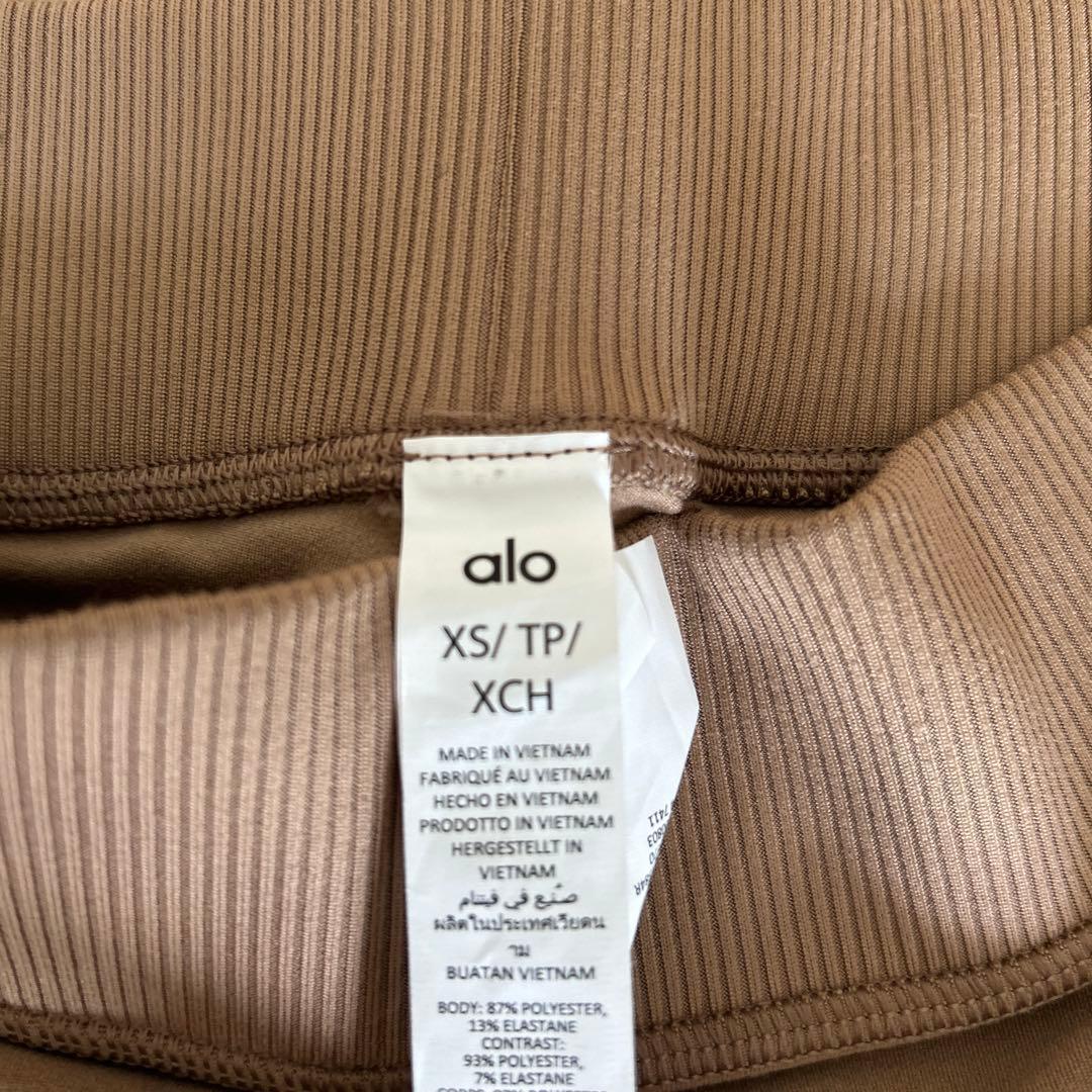 新品未使　alo yoga アロー　レギンス　サイドデザイン　日本未発売