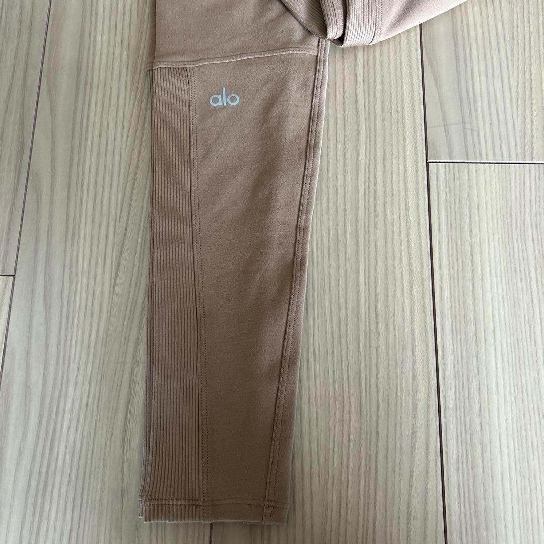 新品未使　alo yoga アロー　レギンス　サイドデザイン　日本未発売