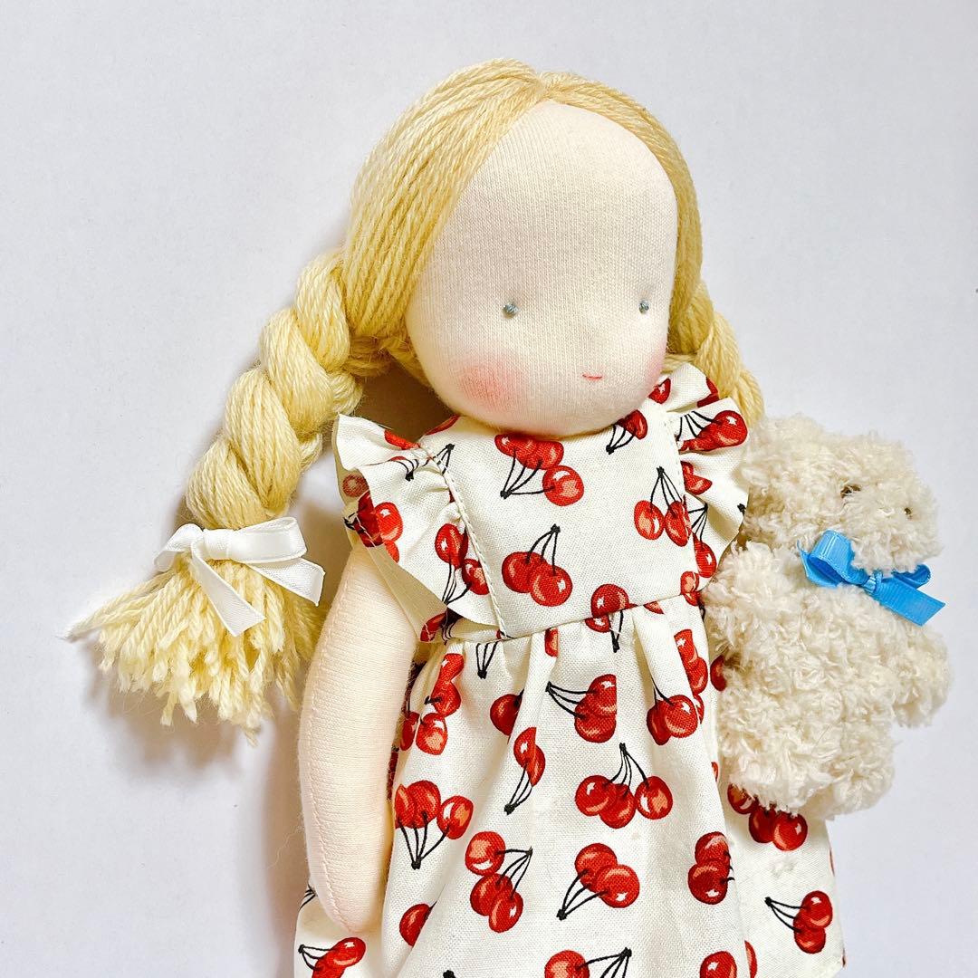 ブロンドヘアの女の子　お人形　ドール　ハンドメイド　ウォルドルフ人形風