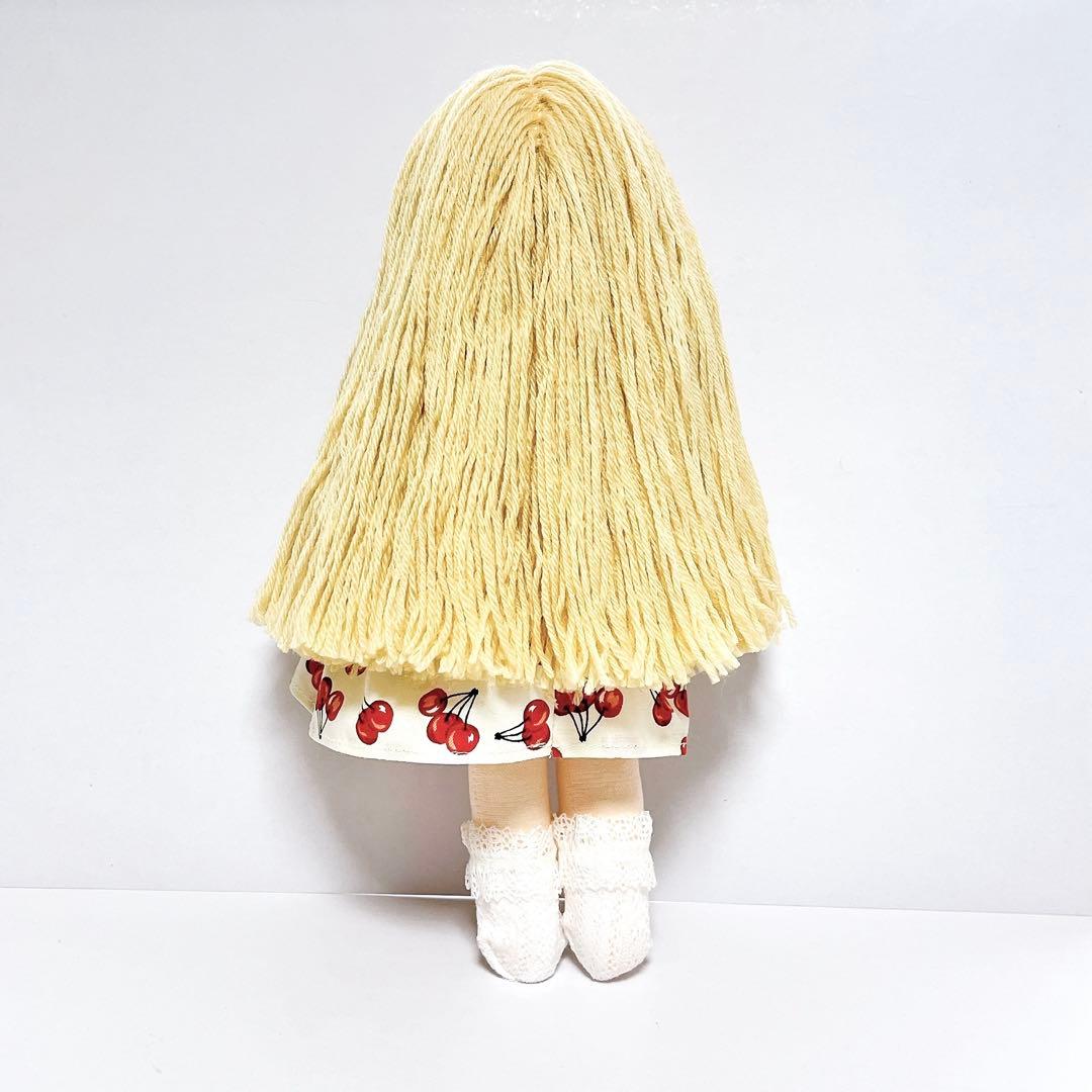 ブロンドヘアの女の子　お人形　ドール　ハンドメイド　ウォルドルフ人形風