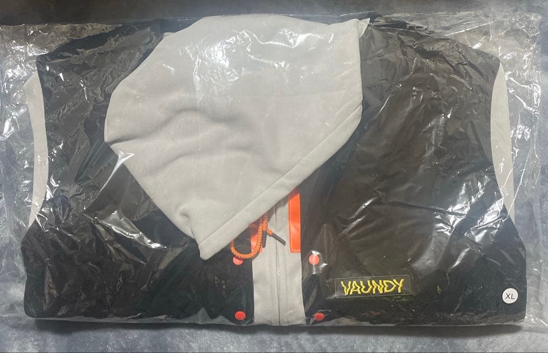 VAUNDY グッズ　 フーディー　XLサイズ