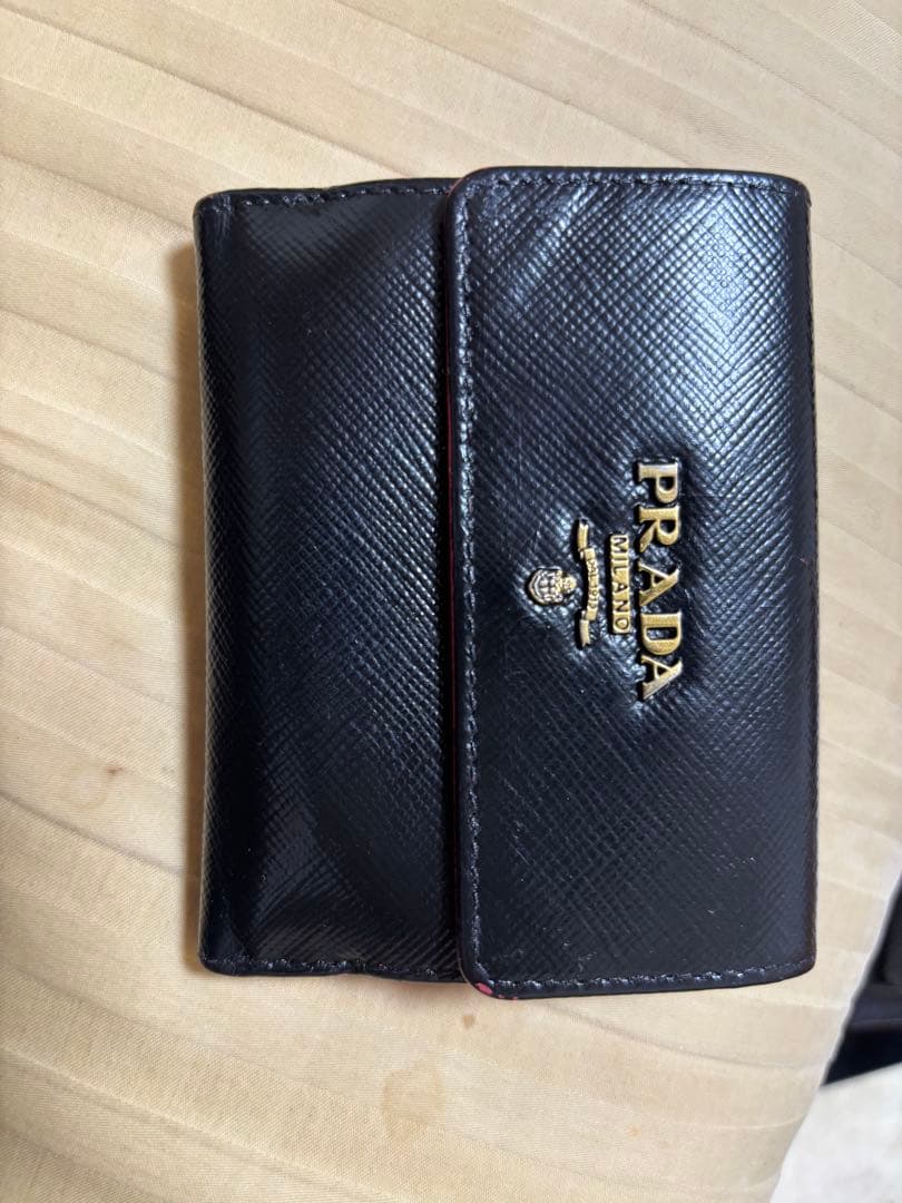 Prada 二つ折り財布 箱付き