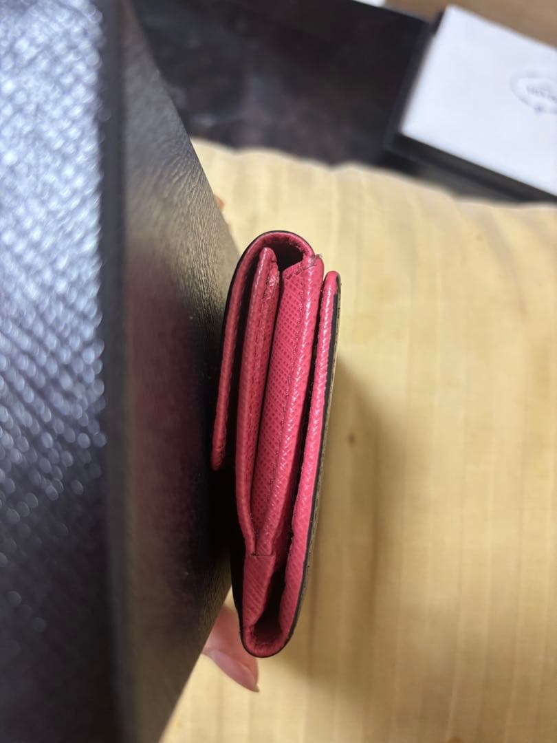 Prada 二つ折り財布 箱付き