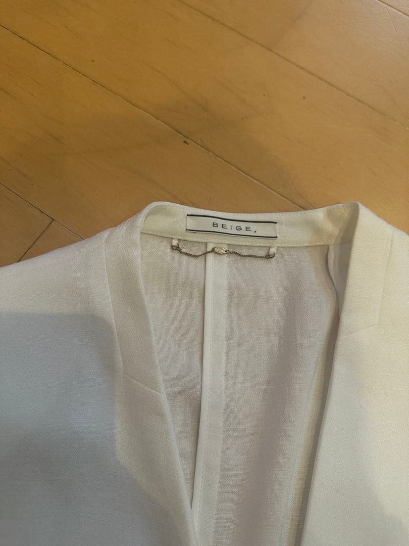 BEIGE ノーカラージャケット