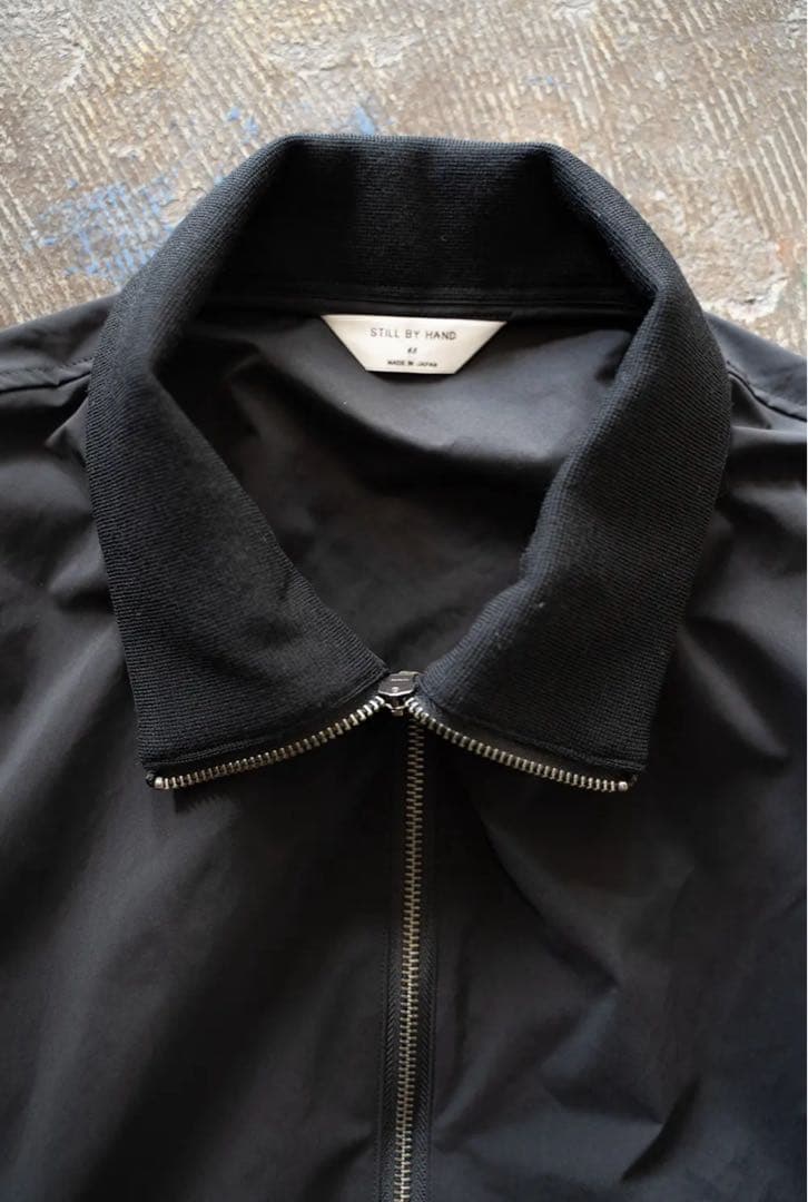 STILL BY HAND ハイネックジップブルゾン 黒 50