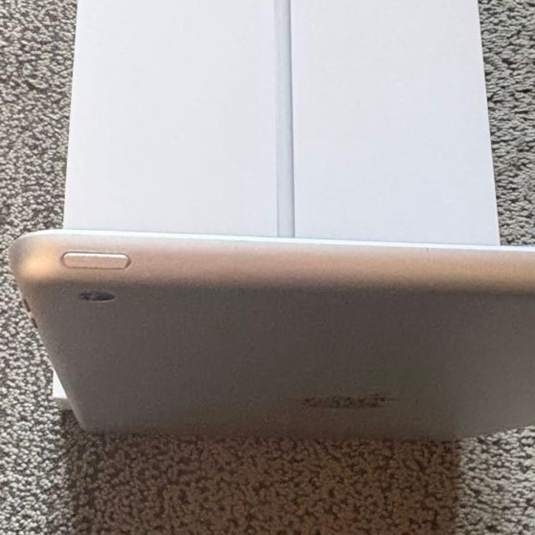 iPad 10.2 第8世代　シルバー　128GB Apple アップル