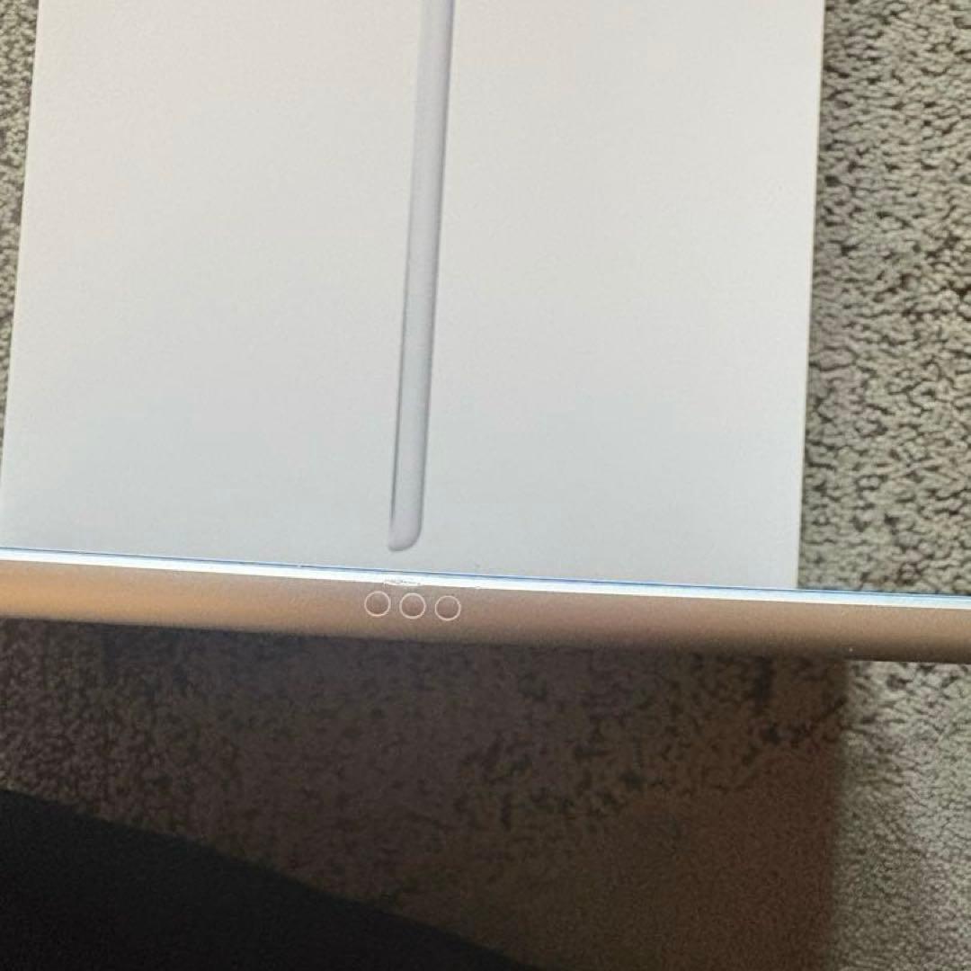 iPad 10.2 第8世代　シルバー　128GB Apple アップル