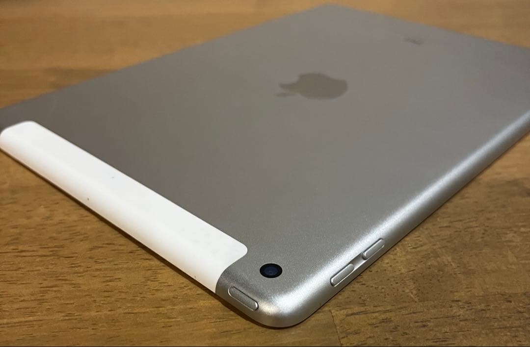Apple iPad第5世代 32GB Wi-Fi + Cellular