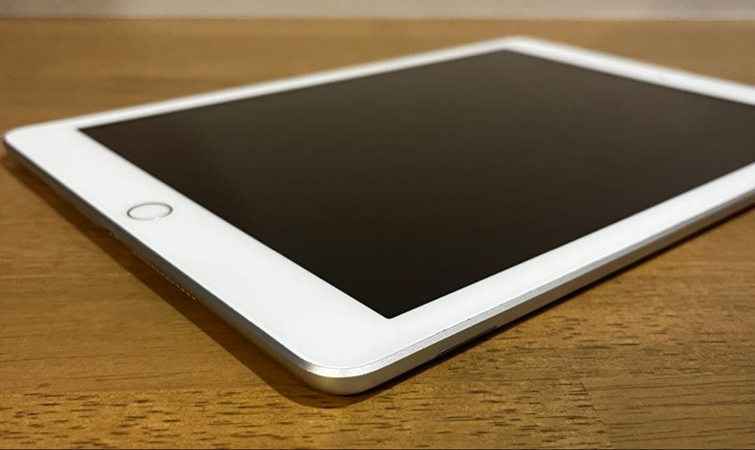 Apple iPad第5世代 32GB Wi-Fi + Cellular