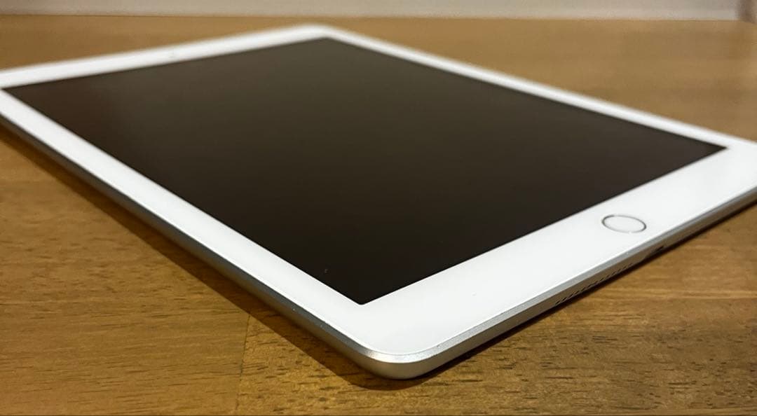 Apple iPad第5世代 32GB Wi-Fi + Cellular