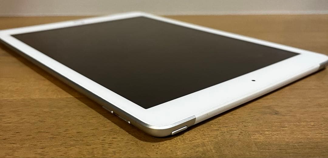 Apple iPad第5世代 32GB Wi-Fi + Cellular