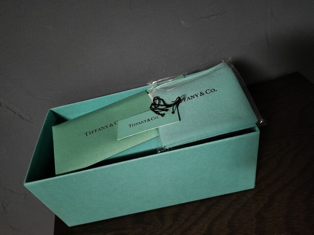 Tiffany　 箱、レンズ拭き布（未使用）　取説あり。