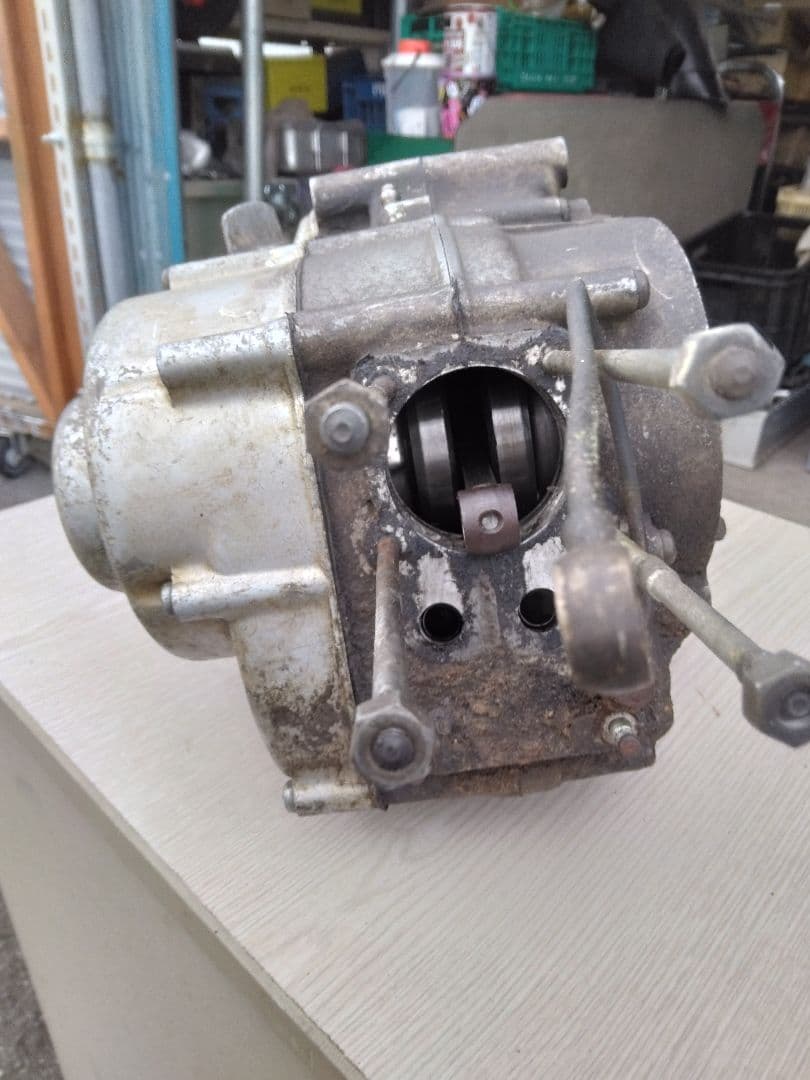 ホンダC100 2つ星　バイクエンジン