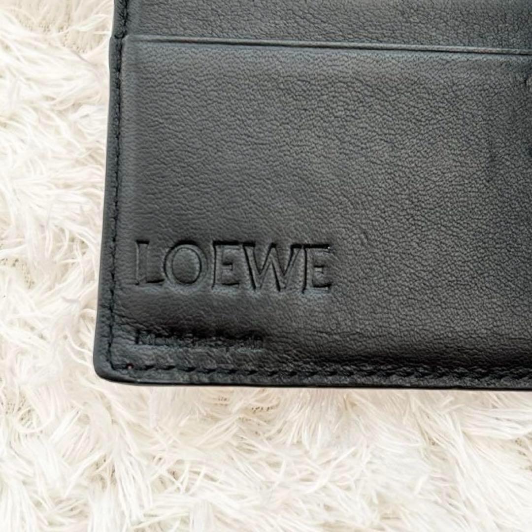 ロエベ アナグラム ミディアムバーティカルウォレット レザー 二つ折り財布