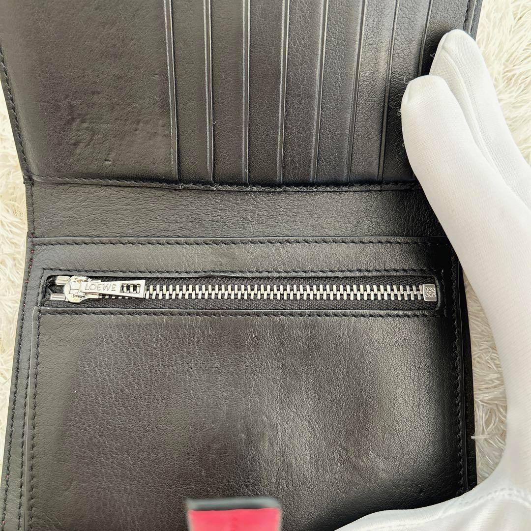 ロエベ アナグラム ミディアムバーティカルウォレット レザー 二つ折り財布