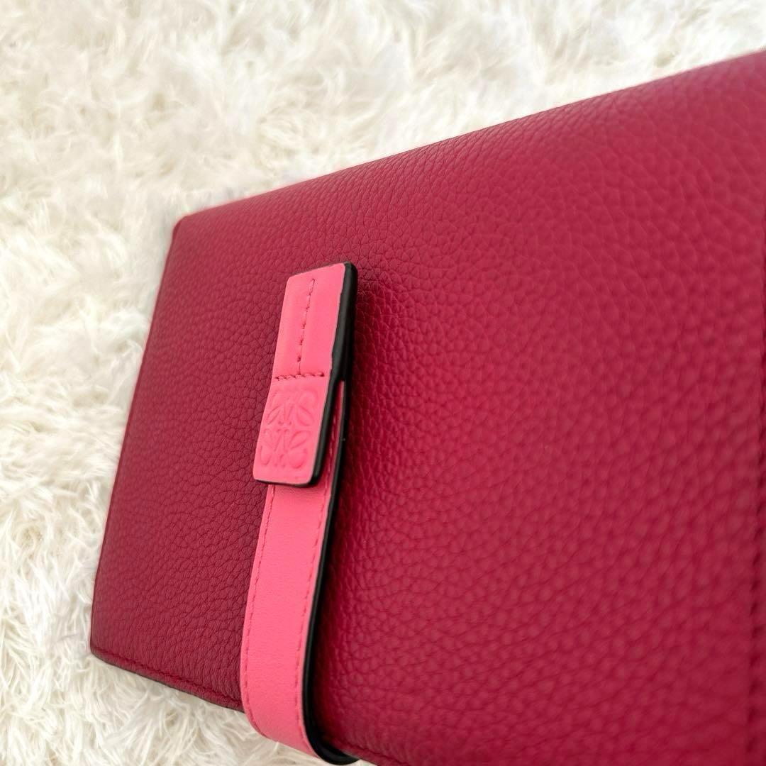 ロエベ アナグラム ミディアムバーティカルウォレット レザー 二つ折り財布
