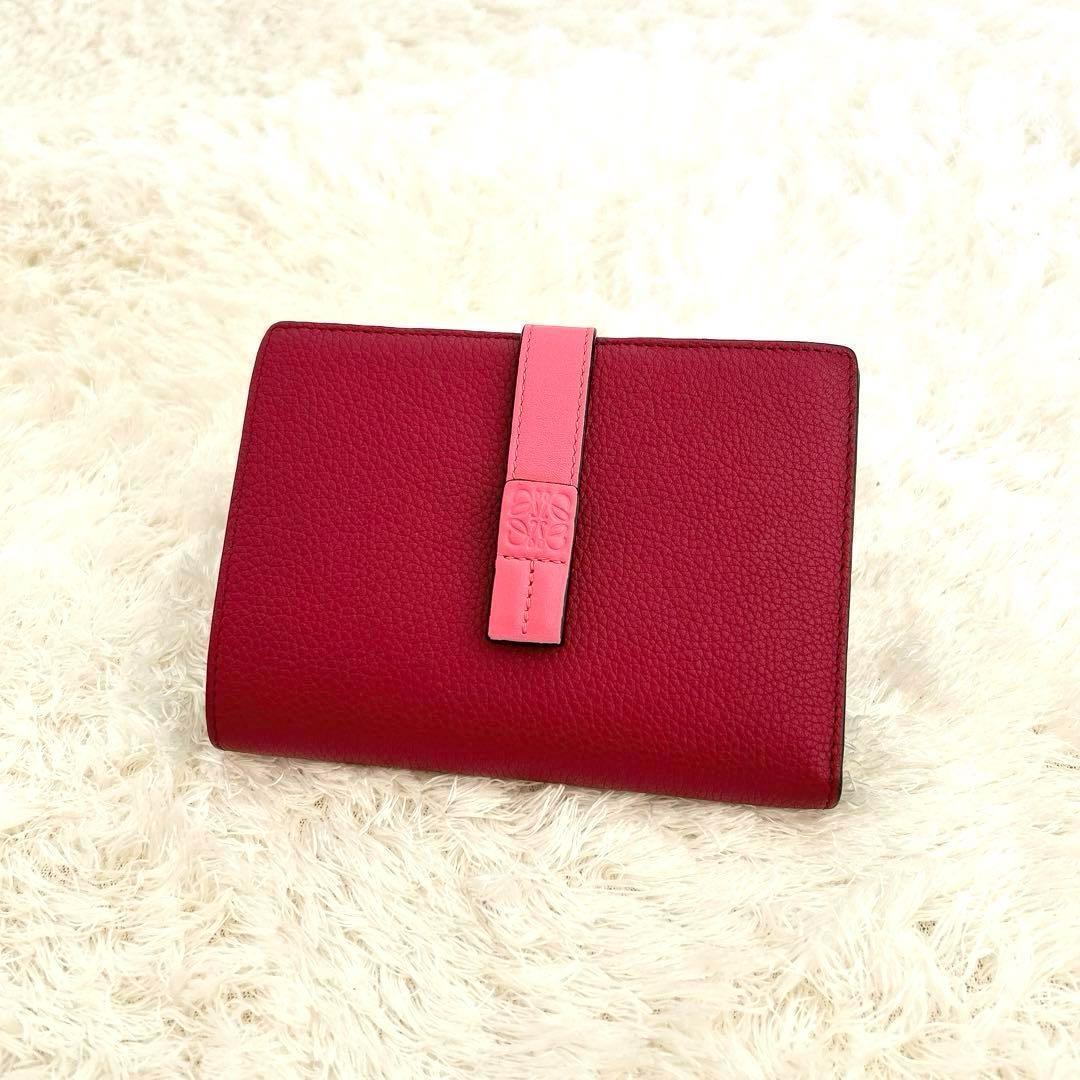ロエベ アナグラム ミディアムバーティカルウォレット レザー 二つ折り財布