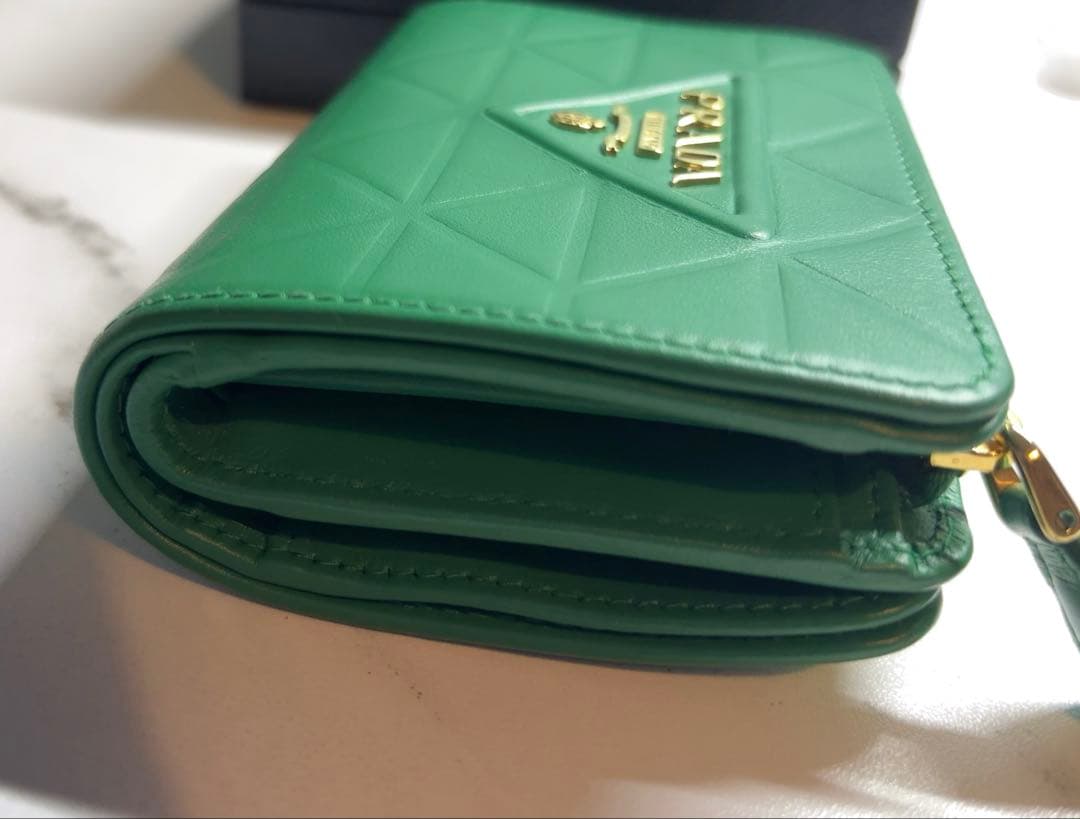 【超美品】プラダ PRADA 2つ折り 財布 ウォレット 緑 グリーン