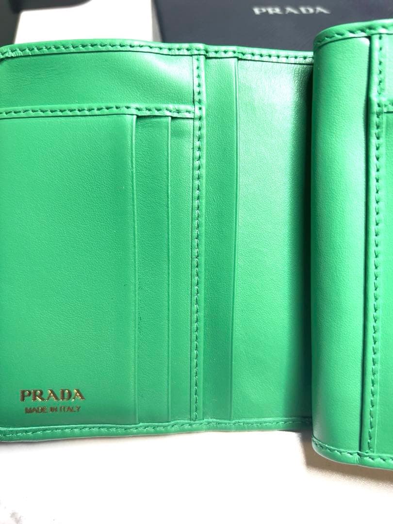 【超美品】プラダ PRADA 2つ折り 財布 ウォレット 緑 グリーン