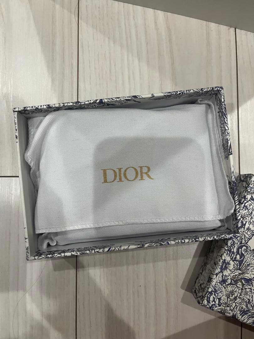 Dior グレー キルティング 二つ折り財布