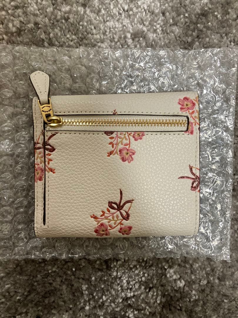 【新品未使用】COACH 花柄 三つ折り財布