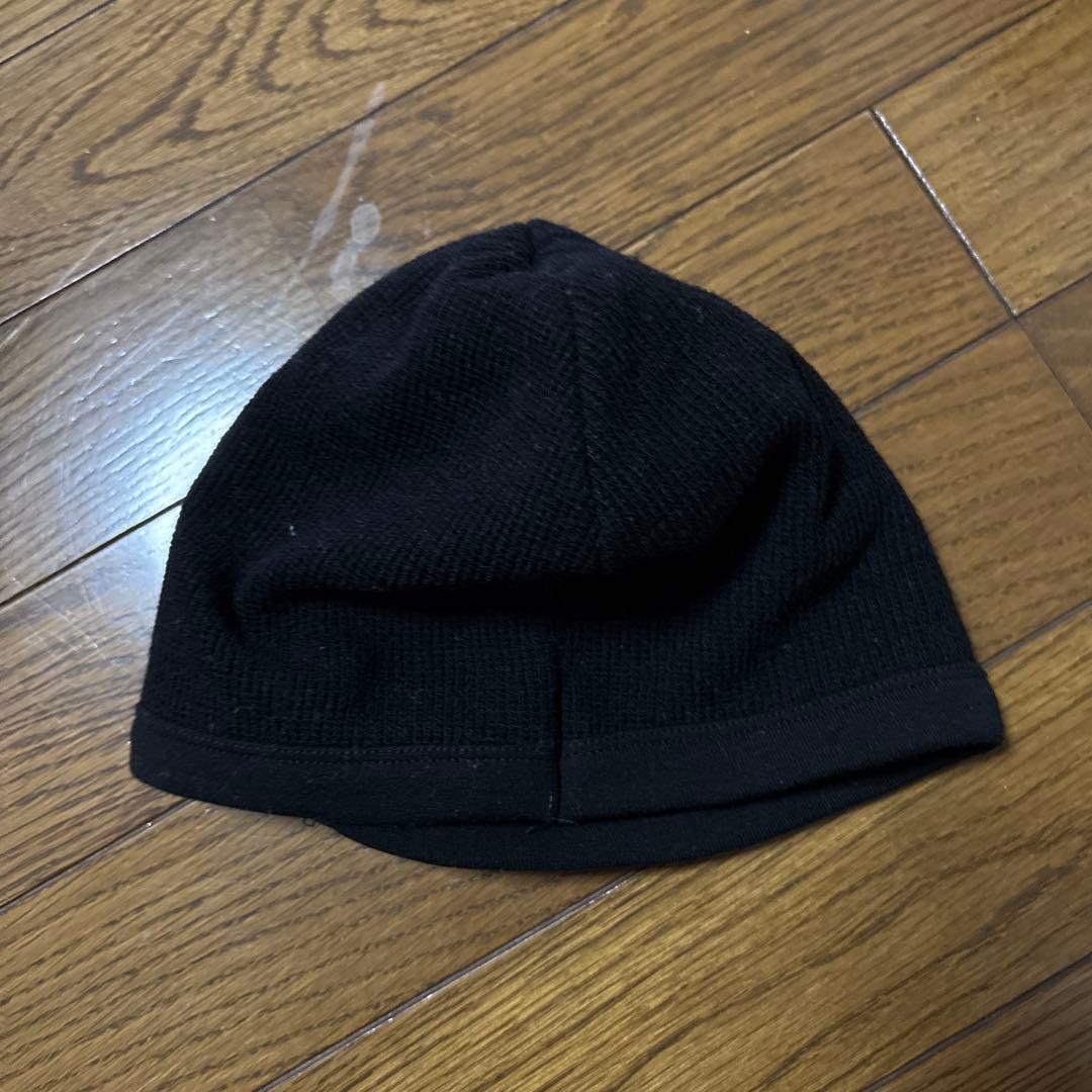 黒のニット帽・ビーニー