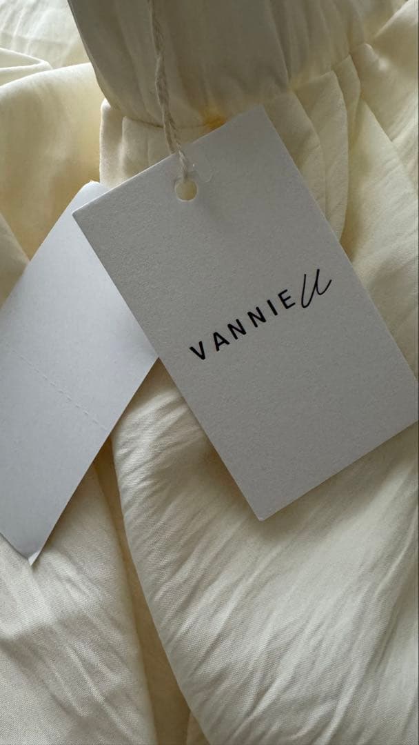 VANNIE U タックデザインスカート