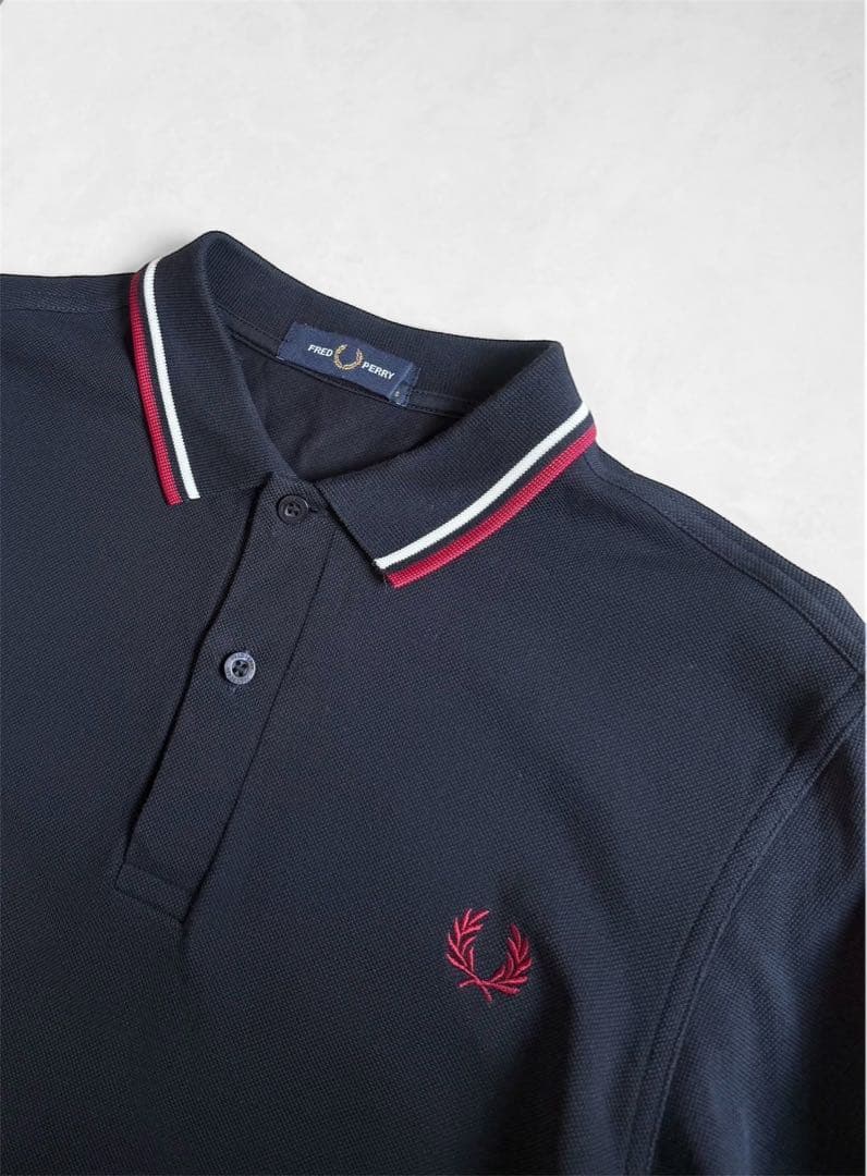 極美品　FRED PERRY 現行モデル　長袖ポロシャツ　ネイビー　定価約2万円