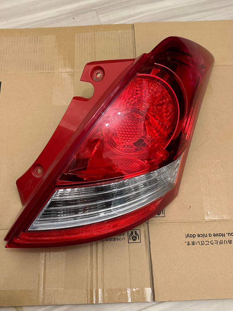 スイフトスポーツZC32 純正テールランプ　左右セット