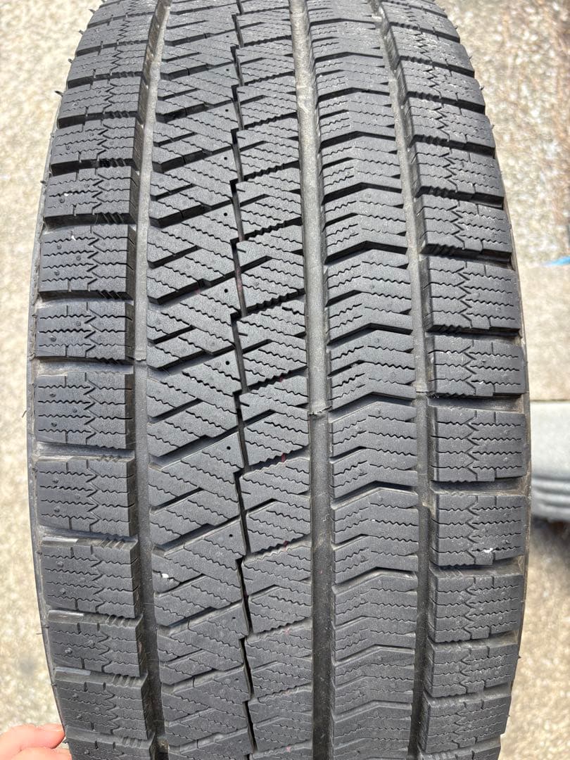 BLIZZAK VRX2 スタッドレスタイヤ 215/55R17 2024年製