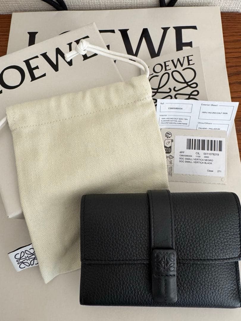 美品　LOEWEバーティカル ウォレット(ブラック)