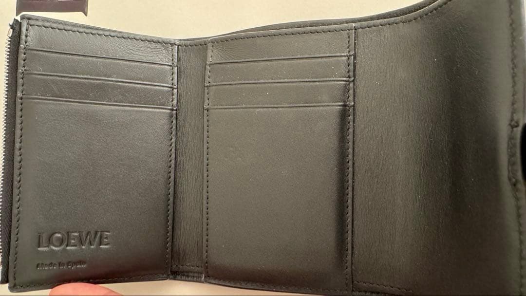 美品　LOEWEバーティカル ウォレット(ブラック)