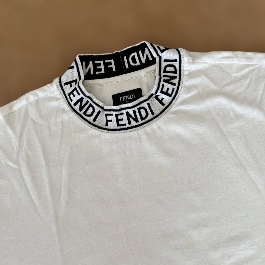 にゃん〆FENDI メンズTシャツ　モックネック　S ホワイト