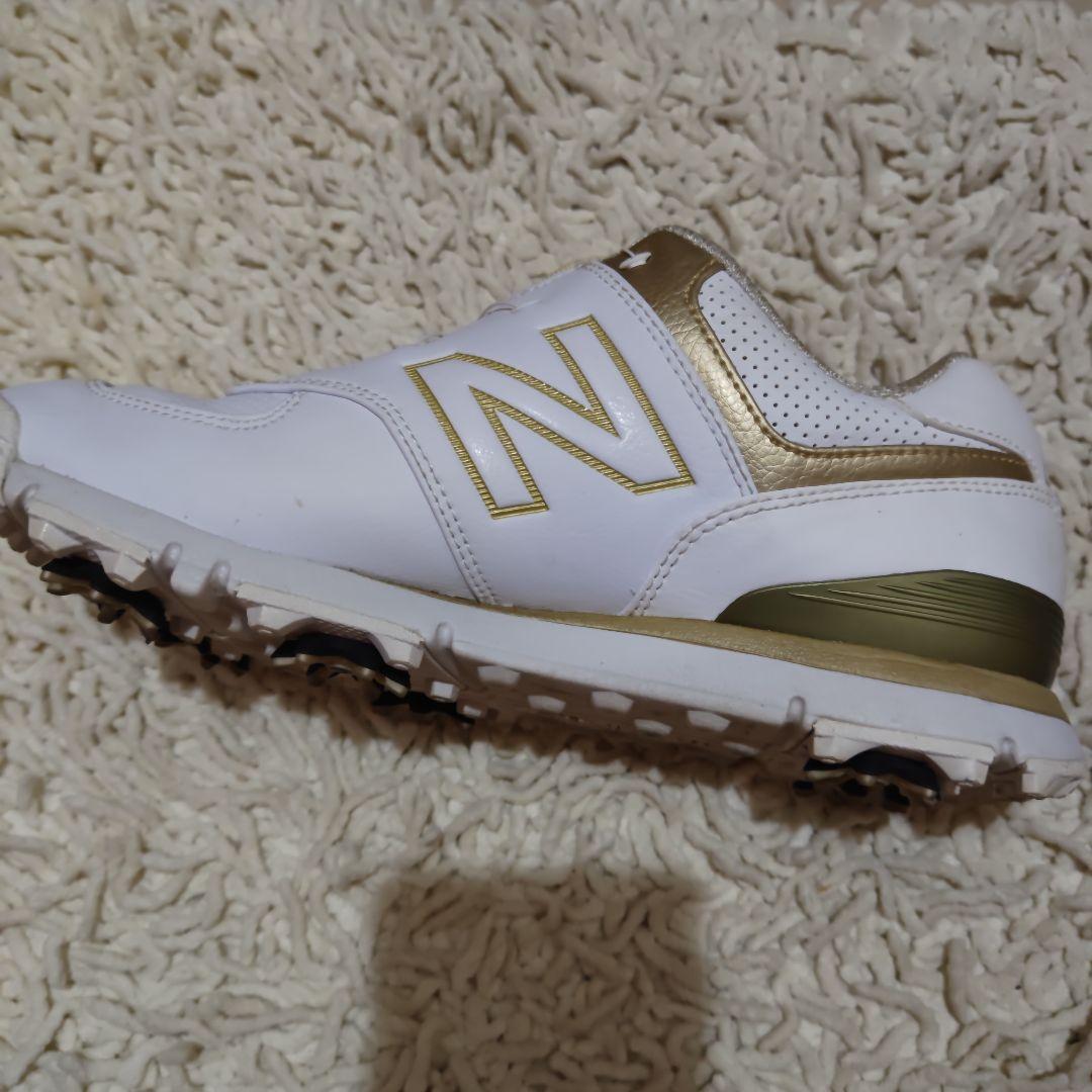 New Balance ゴルフシューズ 女性用 ホワイト/ゴールド
