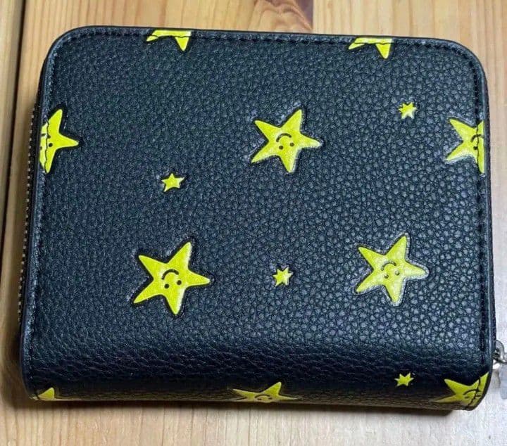 新品未使用コーチ二つ折り財布スター星柄ブラックイエローレディースメンズ送料無料